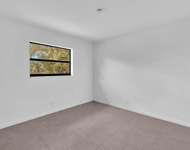 5748 Nw 27th Court - Photo Thumbnail 10