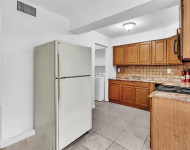 5748 Nw 27th Court - Photo Thumbnail 14
