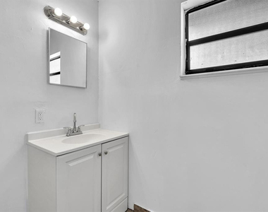 5748 Nw 27th Court - Photo Thumbnail 7