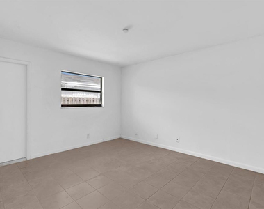 5748 Nw 27th Court - Photo Thumbnail 9