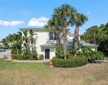 2601 Creekside Drive - Photo Thumbnail 6