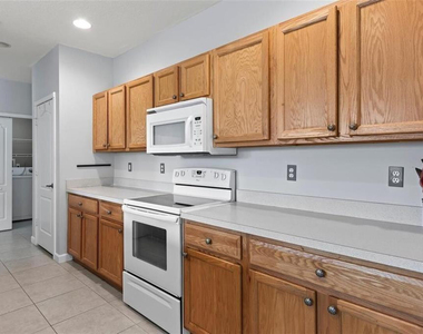 2601 Creekside Drive - Photo Thumbnail 7
