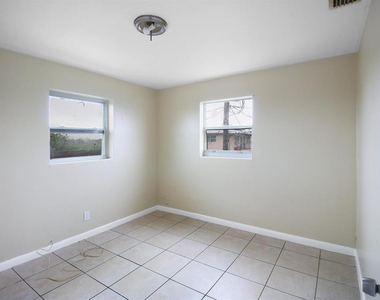 2601 Creekside Drive - Photo Thumbnail 11