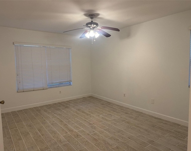 5620 Nw 61st Street - Photo Thumbnail 5