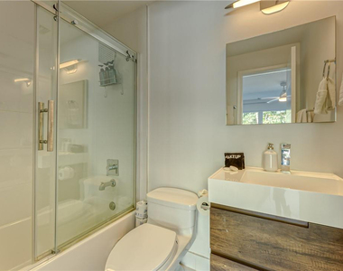 1800 Se Admirals Way - Photo Thumbnail 31