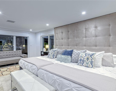 1800 Se Admirals Way - Photo Thumbnail 25