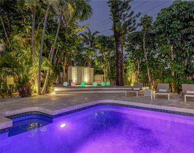 1800 Se Admirals Way - Photo Thumbnail 1