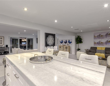 1800 Se Admirals Way - Photo Thumbnail 10