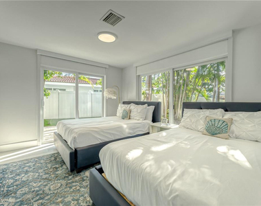 1800 Se Admirals Way - Photo Thumbnail 32