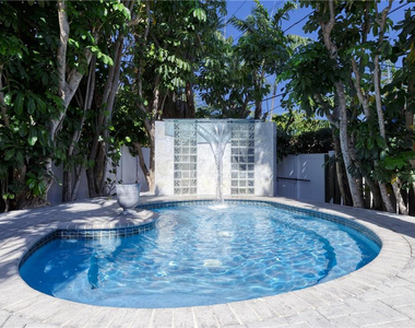 1800 Se Admirals Way - Photo Thumbnail 5