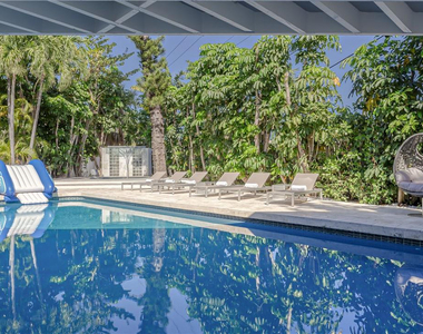 1800 Se Admirals Way - Photo Thumbnail 4