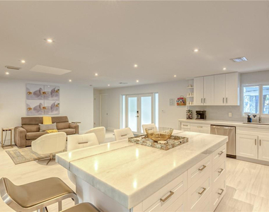 1800 Se Admirals Way - Photo Thumbnail 19