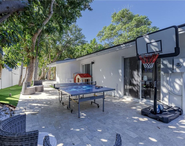 1800 Se Admirals Way - Photo Thumbnail 49