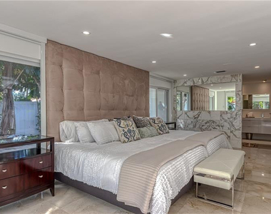 1800 Se Admirals Way - Photo Thumbnail 26
