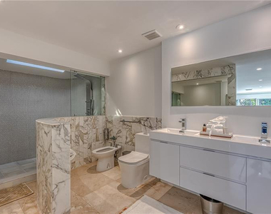 1800 Se Admirals Way - Photo Thumbnail 27