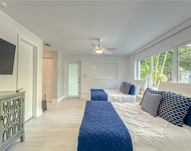 1800 Se Admirals Way - Photo Thumbnail 29