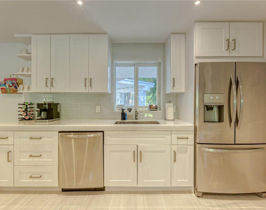 1800 Se Admirals Way - Photo Thumbnail 13