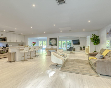 1800 Se Admirals Way - Photo Thumbnail 17