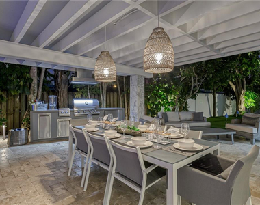 1800 Se Admirals Way - Photo Thumbnail 6