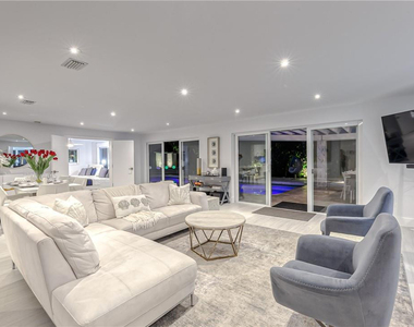 1800 Se Admirals Way - Photo Thumbnail 9