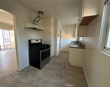 253 E Villa Street - Photo Thumbnail 8