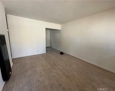 253 E Villa Street - Photo Thumbnail 1