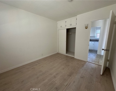 253 E Villa Street - Photo Thumbnail 7