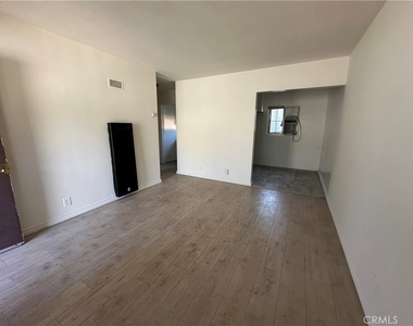 253 E Villa Street - Photo Thumbnail 2