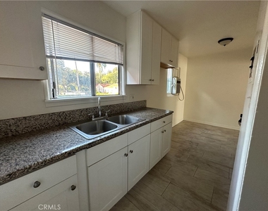 253 E Villa Street - Photo Thumbnail 4