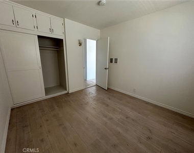 253 E Villa Street - Photo Thumbnail 6