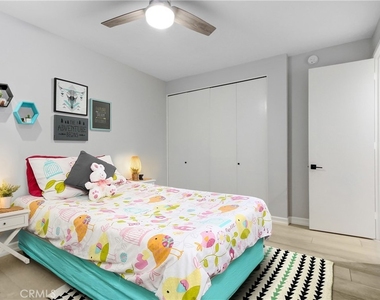 4949 Genesta Avenue - Photo Thumbnail 2
