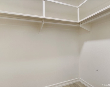 4949 Genesta Avenue - Photo Thumbnail 21