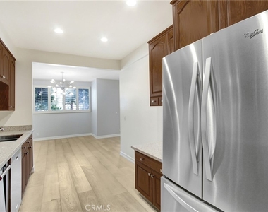 4949 Genesta Avenue - Photo Thumbnail 14