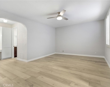 4949 Genesta Avenue - Photo Thumbnail 18