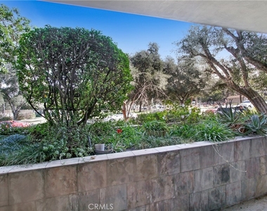4949 Genesta Avenue - Photo Thumbnail 28