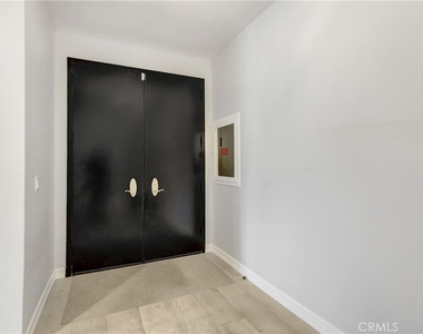 4949 Genesta Avenue - Photo Thumbnail 6