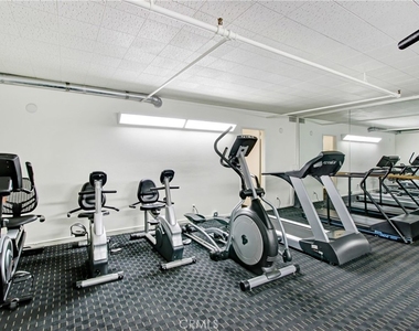 4949 Genesta Avenue - Photo Thumbnail 31