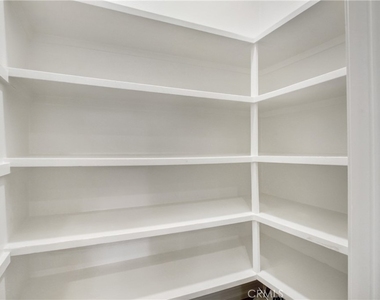 4949 Genesta Avenue - Photo Thumbnail 15