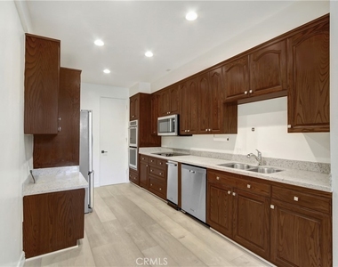 4949 Genesta Avenue - Photo Thumbnail 12