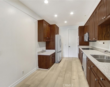 4949 Genesta Avenue - Photo Thumbnail 13