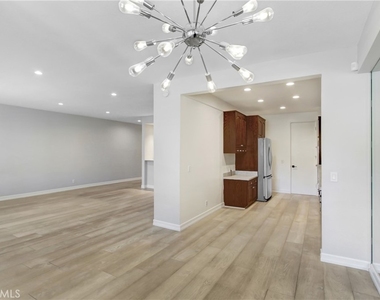 4949 Genesta Avenue - Photo Thumbnail 11