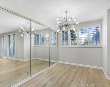 4949 Genesta Avenue - Photo Thumbnail 10