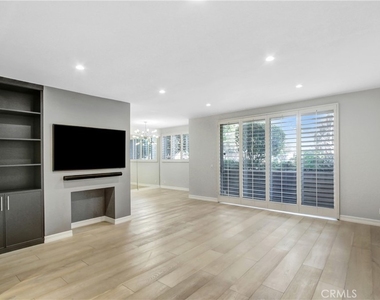 4949 Genesta Avenue - Photo Thumbnail 8