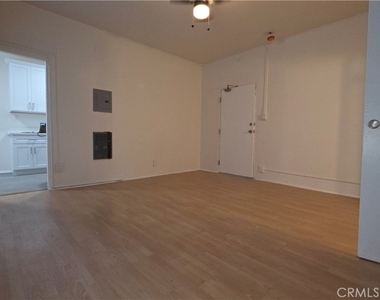 3408 W Sunset Boulevard - Photo Thumbnail 4
