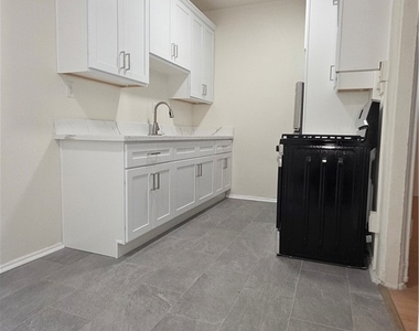 3408 W Sunset Boulevard - Photo Thumbnail 5
