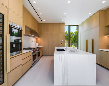 9016 Thrasher Avenue - Photo Thumbnail 15
