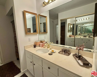 637 Wilcox Avenue - Photo Thumbnail 17