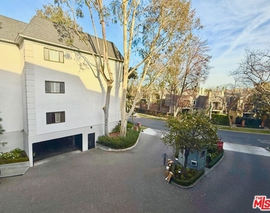 637 Wilcox Avenue - Photo Thumbnail 22