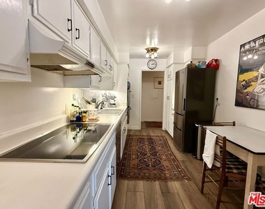 637 Wilcox Avenue - Photo Thumbnail 11