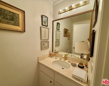 637 Wilcox Avenue - Photo Thumbnail 12